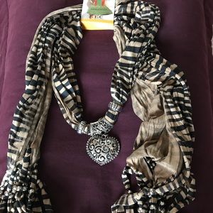 Pretty scarf!!